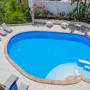 https://casa-pertosa.taorminaitalyhotels.com